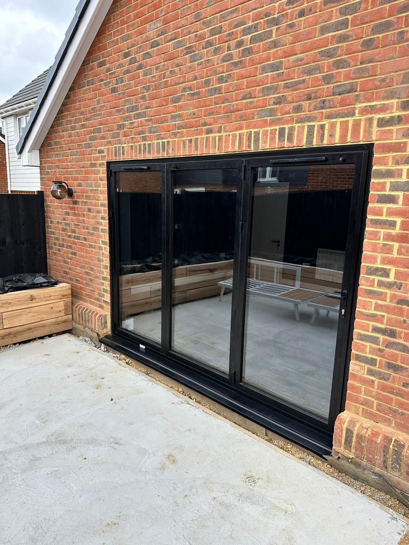 Bar and garden room in Paddock Wood, finished